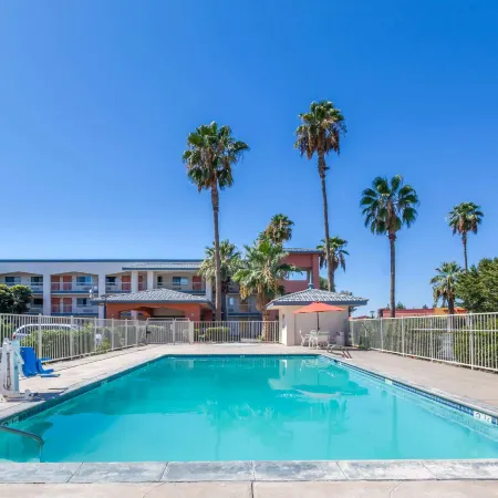 Super 8 by Wyndham Bakersfield/Central