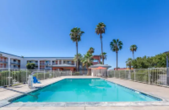 ซุปเปอร์ 8 บายวินด์แฮม เบเกอร์สฟีลด์/เซ็นทรัล