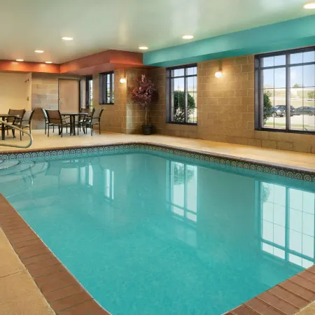 Super 8 by Wyndham Akron S/Green/Uniontown Oh