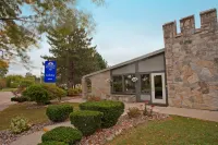Americas Best Value Inn Lansing - parking