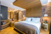 Monument Hotel