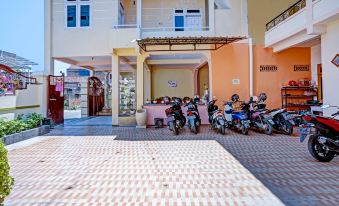 RedDoorz Syariah at Aura Homestay