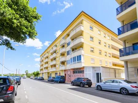 Miralmar Отели рядом с достопримечательностью «Punta Larga»