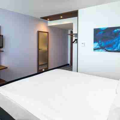 Holiday Inn Express Amsterdam Arena Towers, an IHG Hotel Rooms