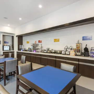 GLō Best Western Pooler - Savannah Airport Hotel