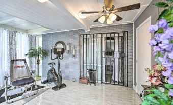11 Mi to Nola: Westwego Home w/ Sunroom!