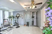 11 Mi to Nola: Westwego Home w/ Sunroom!