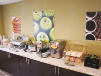 La Quinta Inn & Suites by Wyndham Emporia - servizio colazione