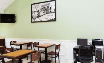 Super 8 by Wyndham Statesboro