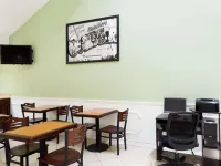 Super 8 by Wyndham Statesboro Hotels in Register