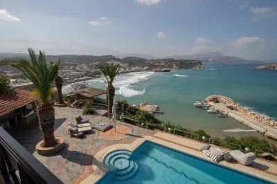 Luxury Seaview Apartment, 1Min Walk from Beach!