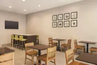 Country Inn & Suites by Radisson, Conyers, GA - Breakfast