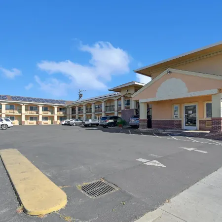 Americas Deluxe Inn- Marysville