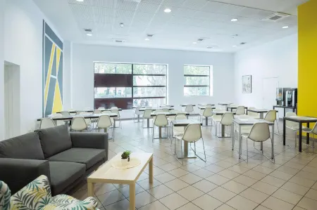 Comfort Aparthotel Nîmes Centre Отели в г. Ним