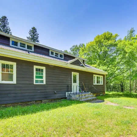1 Mi to Lake Superior: Cottage w/ Sauna & Rec Room