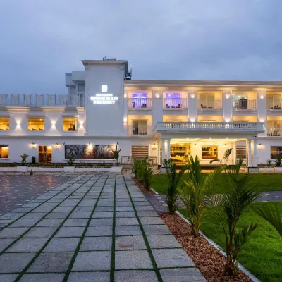 Mariyalayam Munroe Island Residency Hotels near Mar Semavoon Desthuni Orthodox Church, Manjakala (Manjakala Pally || മഞ്ഞക്കാല പളളി)