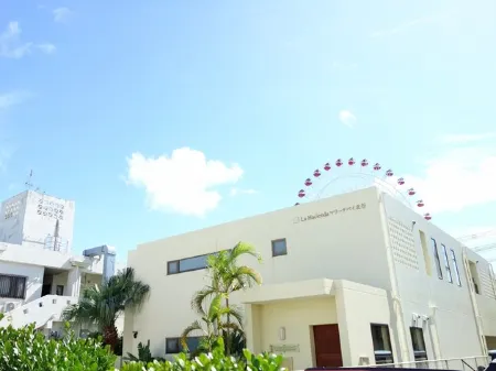 Sunline Chatan Condominium Resort Отели рядом с достопримечательностью «Американская деревня»