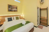 Urbanview Hotel Sakura Kampung Inggris Pare by RedDoorz