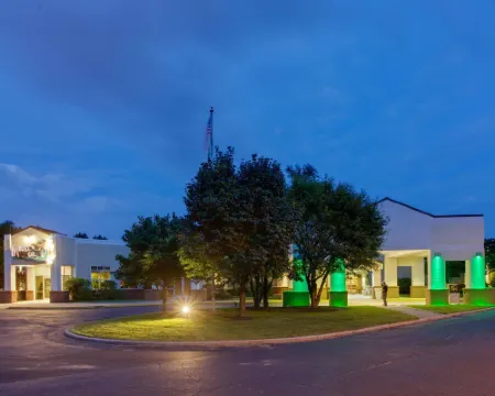 Burrstone Inn, Ascend Hotel Collection Hotels in Utica