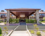 Comfort Inn & Suites Ukiah Mendocino County Hotels near JCPenney