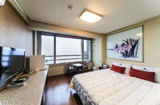 喬傑島黑洞日出海景 酒店