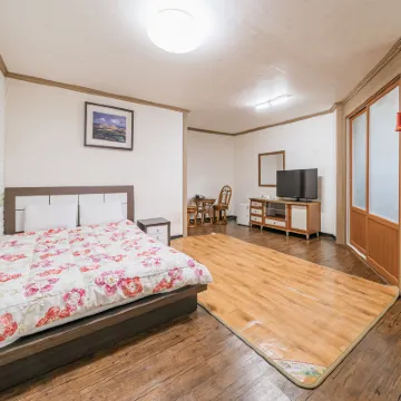 Jeju Yeongsung Motel Hotels near Ohyeondan