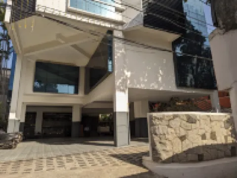 Hotel Thamburu International