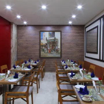 Royal Park Hotel Dockyard Отели рядом с достопримечательностью «Mani Bhavan Gandhi Museum»