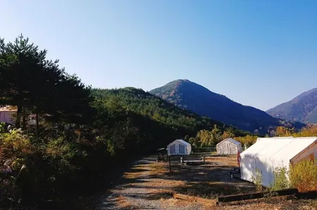 Changnyeong Star Forest Glamping Pension Отели рядом с достопримечательностью «Gyo-dong and Songhyeon-dong Tumuli»