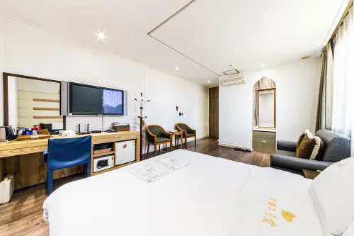 Nostalgia Hotel