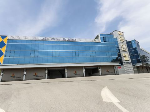 Muan New Drive in Hotel