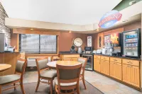 Baymont by Wyndham Kasson Rochester Area - piscina