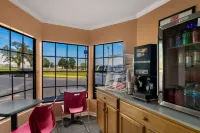 Econo Lodge Cornersville Hotels in Pulaski