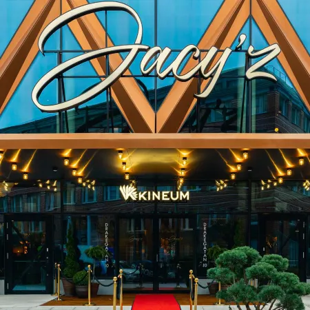 Jacy'z Hotel & Resort Отели рядом с достопримечательностью «Стадион «Уллеви»»