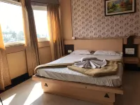 Bharati Lodge Отели рядом с достопримечательностью «Парк Буванешвари Нагар»