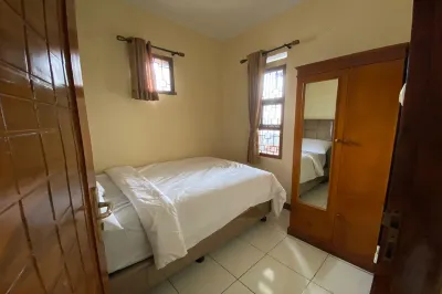 Villa Buana Graha Syariah Hotels in Kayuambon