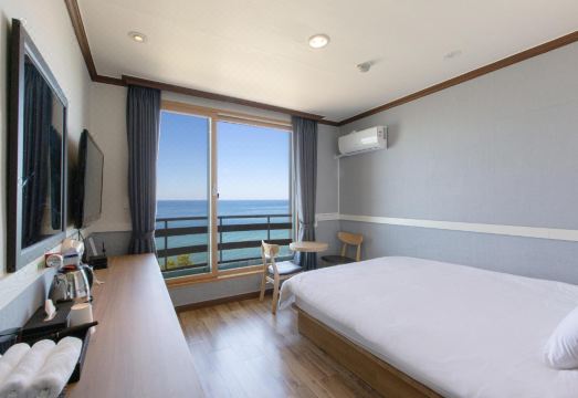 2. 에이트호텔..