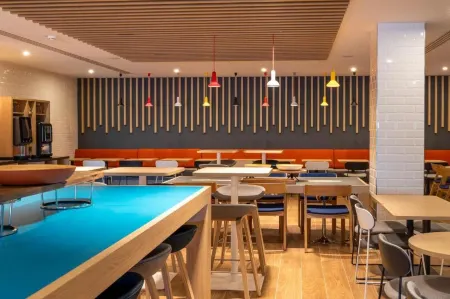 Holiday Inn Express Nice - Grand Arenas Отели рядом с достопримечательностью «Musée des Arts Asiatiques»