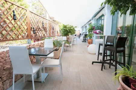 Hostal Rosales Отели в г. Sant Ferran de ses Roques