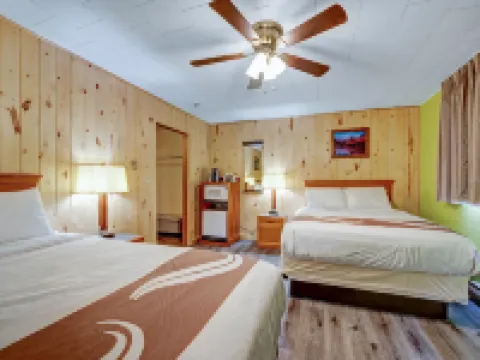 Four Seasons Lodge Hotels in South Fork