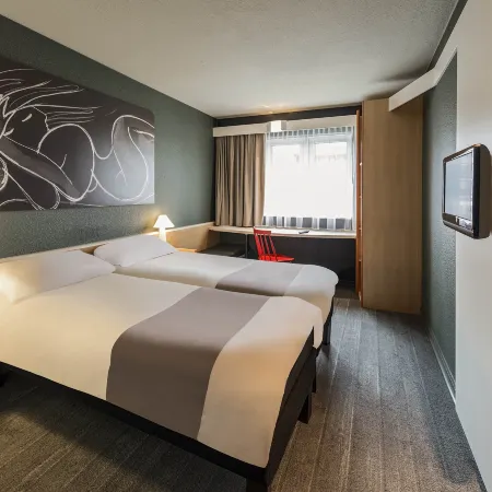 Ibis Muenchen Parkstadt Schwabing Отели рядом с достопримечательностью «Станция метро Alte Heide»