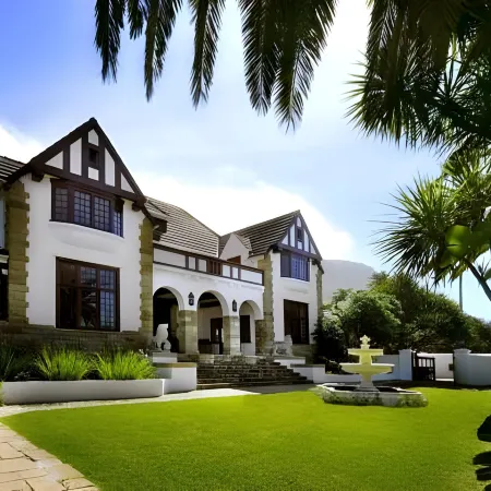 St James Guest Houses Отели рядом с достопримечательностью «Пляж Мёйзенберг»