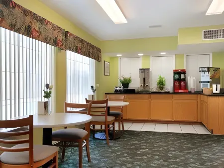 Days Inn by Wyndham San Antonio Southeast/Frost Bank Center