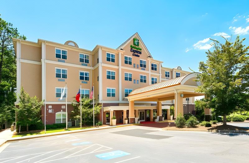 Holiday Inn Express & Suites Lagrange by IHG