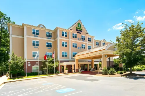 Holiday Inn Express & Suites LAGRANGE by IHG - parking