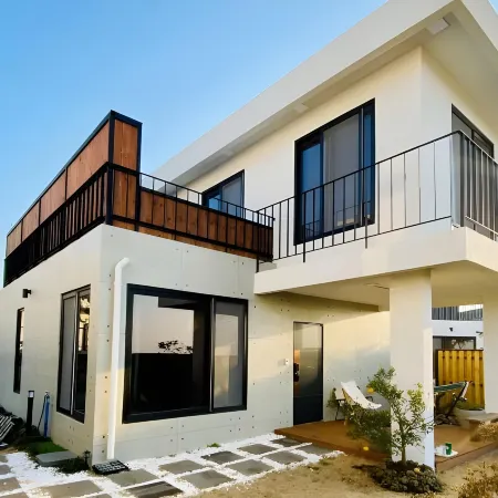 Aewol Marang Pension Отели рядом с достопримечательностью «Курорт и гольф-клуб Everis»