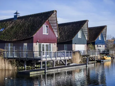 Waterfront Villa with Sauna on a Holiday Park Hotels in der Nähe von Appie