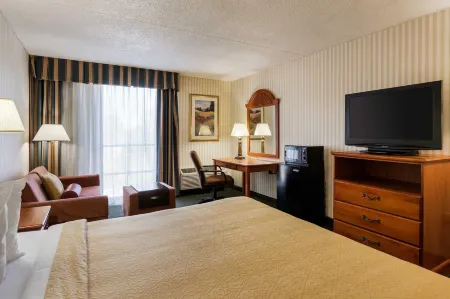 Quality Inn Near Joint Base Andrews-Washington Area Отели рядом с достопримечательностью «Branch Avenue»