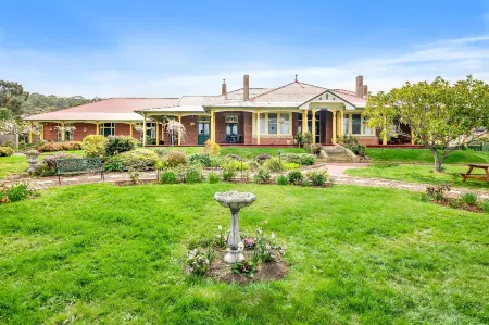 Orana House Отели рядом с достопримечательностью «The Peter Rabbit Garden»