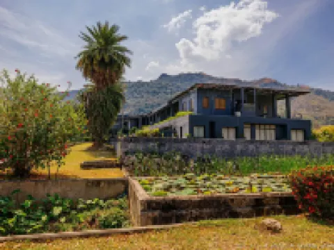 โรงแรมอวตาร มิราเคิลส์ โรงแรมในอำเภอ บ้านไร่